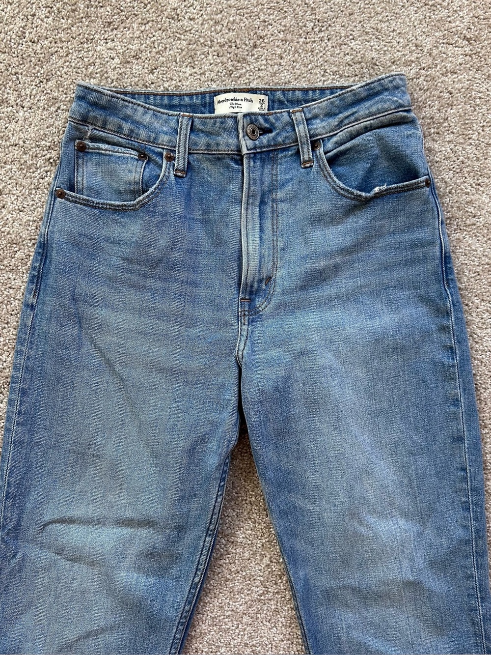 Abercrombie & Fitch Curve Love High Rise Mom Jeans 26 2 Medium Wash Distressed - Picture 3 of 9